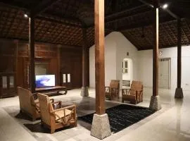 Trah Tetirah Village Villa