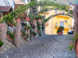 Il Cortile Holiday House, hotel in Caccamo
