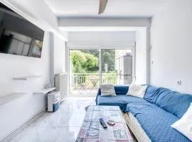 Peaceful Coastal 2-Bedroom Retreat by ΜΡS