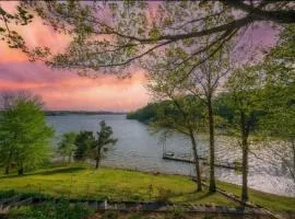Lakefront condo w private dock and boat ramp