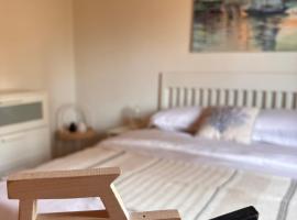 Oceanfront Apartments, Hotel in Port Dufferin