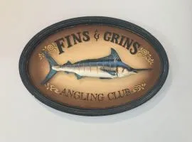 Private Beachfront Fun, Kayaks, Dolphins & Sunsets Await - Fins & Grins - Roelens