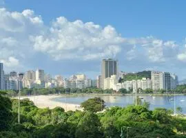 Apto Vintage com vista da praia e metrô a 280m