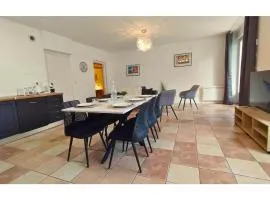 La Roche Bleue Cinéma Privé et Terrasse à Uzerche