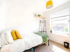 Large House, Great for Contractors, Free Parking