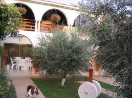 Apartment Dady with a large covered terrace, pensión en Fažana