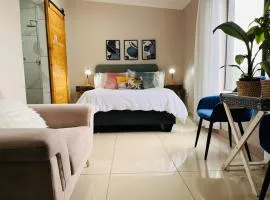 Algo Eden Stays-Sunbird Suite