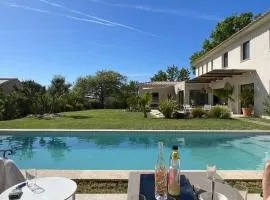 Contemporary villa with pool near Aix-en-Provence