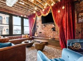 Velvet Vault - Spacious loft & walk to Broadway