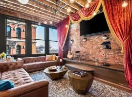 The Velvet Vault-Luxury Downtown loft with River View & walk to Broadway