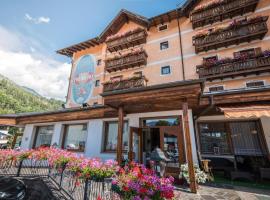 Hotel Primiero, hotel v mestu Tonadico