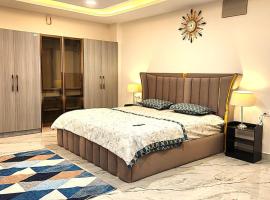 Just Launched Spacious Aesthetic Boutique Room in Miyapur, khách sạn ở Lingampalli