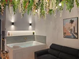 Botanica Noir Jacuzzi Valaoritou