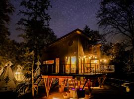 Apartamenty wśród drzew River Park Zator SPA JACUZZI, hotel din Zator