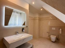 Spacious Duplex for 6 people, Parc Astérix, CDG，Marly-la-Ville的飯店