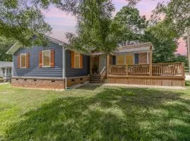 Relaxing Belmont Escape, 4BR, Pet Friendly