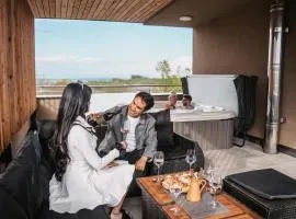 DER ZWEYTICK - Weingut, Buschenschank & Lodges