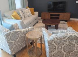 Newly renovated Condo 1 mile from Salem, khách sạn ở Beverly