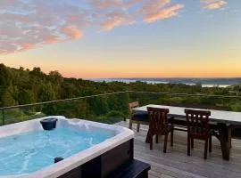 Nestled in Nature 3 Bedroom Treetop Retreat with Spa Pool & Sauna