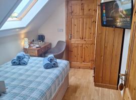 Compact Double ensuite Room in Listowel, hotel en Listowel