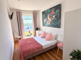 Naval Guest House, מלון בוילה דו קונדה