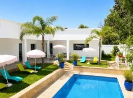 Luxury Villa with Private Pool - Club Access and Nature