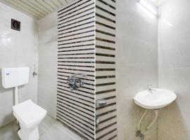 Super Hotel O Elegance Inn, хотел в Virār