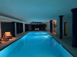 Le jardin secret pool and spa, hotel in Lasne