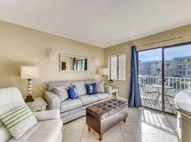 Cozy Retreat Steps from Pool - Central AC Washer Dryer & WiFi