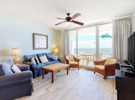 Beautiful Home Nestled Between Bay and Gulf with Shared Hot Tub Pool Free WiFi
