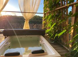 Chalé Makar - Hidromassagem aquecida e vista para as montanhas, Hotel in Serra do Cipo