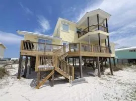 Beach & Gulf-Front Condo with Shared Outdoor Pool Beach Views Balcony Central AC