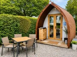 'Nyth' GLAMPING LOG POD, SLEEPS 4 NOBLE COURT HOLIDAY PARK PEMBROKESHIRE