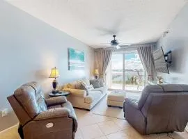 Waterfront condo with shared pool tennis & sauna - near the beach