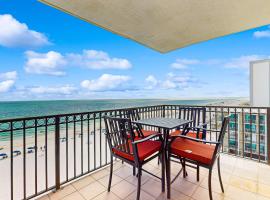 Beachfront condo with shared pool outdoor shower and beach access, hotel em Gulf Shores