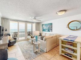 Gulf-front condo with breathtaking views pool, hotel din Orange Beach