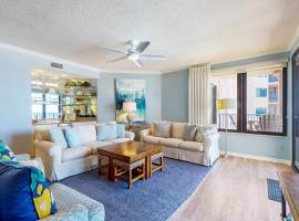 Spacious condo with views pool beach access & private fishing pier, hotel en Orange Beach