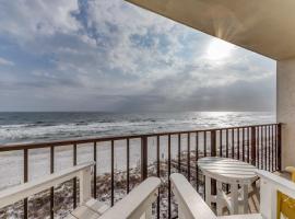 Gulf front condo with great views shared pools & beach access, hotel di Orange Beach