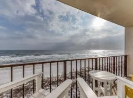 Gulf front condo with great views shared pools & beach access