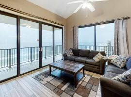 Gulf-front corner condo with wraparound balcony pools beach access, hotel i Orange Beach