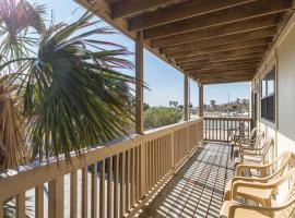Condo Steps from the Beach with Balcony WiFi Central AC & Shared Pools、オレンジビーチのホテル