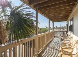 Condo Steps from the Beach with Balcony WiFi Central AC & Shared Pools