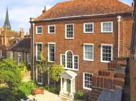 Georgian House - Great for Groups & Celebrations! Located in Central Chichester with Parking - Chichester Holiday Properties