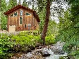 Scenic Creekside Retreat! Rocky Mountain Cabin