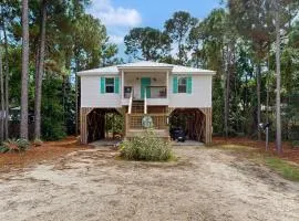 Island Home With Spacious Deck Lower Patio Free WiFi & Beach Access Nearby