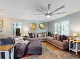 Seven Rings Dog-friendly house with back patio grill streaming washer dryer