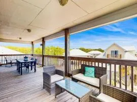 Two-Level Home with W&D Shared Outdoor Pool Free High-Speed WiFi Central AC