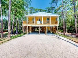 Peace & Sea-Renity Dog-friendly house with deck patio & easy beach access