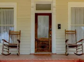 Wrap-Around-Porch & Pet-Friendly- Cozy Uptown Home