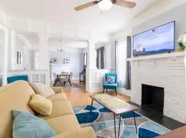 Heart of Downtown Shops & Dining - Cozy Craftsman